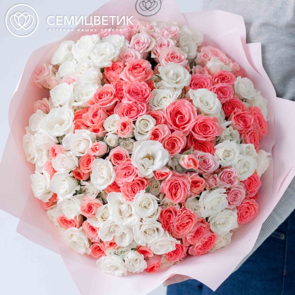 Букет из 51 белой и розовой кустовой розы 40 см (Эквадор)