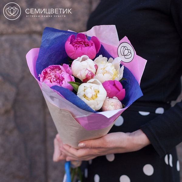 Букет из 7 пионов Standart микс