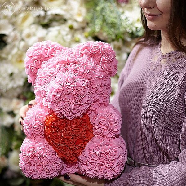 Мишка из роз розовый с красным сердечком 40 см