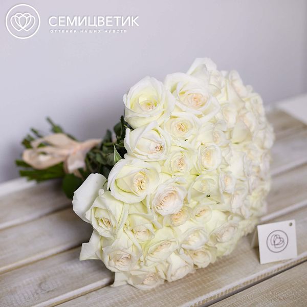 Букет из 51 белой пионовидной розы White O'Hara 40 см