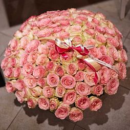 101 нежно-розовая роза Premium (Кения) в корзине