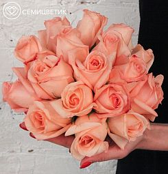 Свадебный букет из светло-розовых роз