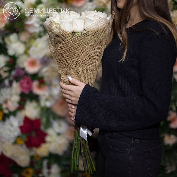 Букет из 15 белых роз Vendela 70 см (Эквадор) в натуральной упаковке