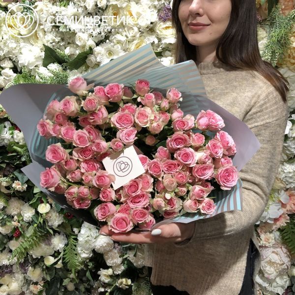 Букет из 25 розовых кустовых роз 40 см (Кения)