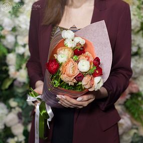 Букет из 15 ранункулюсов микс