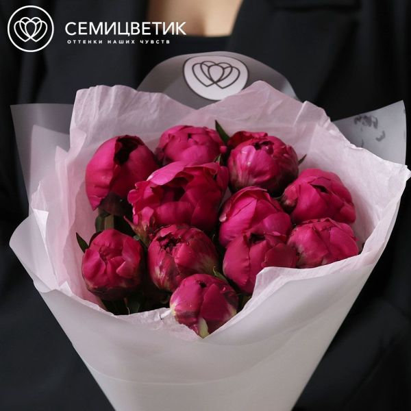 Букет из 11 ярко-розовых пионов Red Sarah Bernhardt Premium