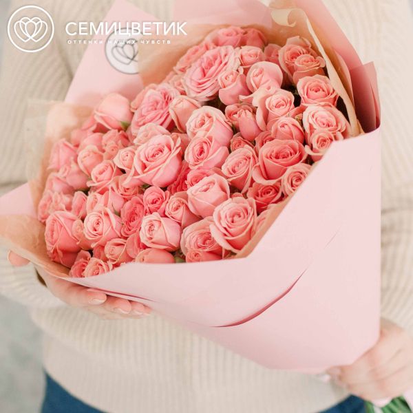 Букет из 25 розовых кустовых роз 40 см (Эквадор)