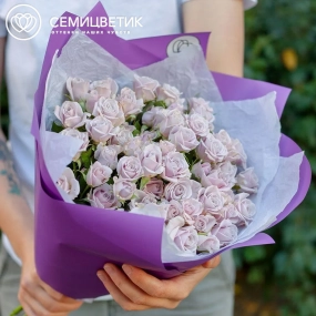 Букет из 19 кустовых сиреневых роз 40 см (Кения) в сиреневой пленке