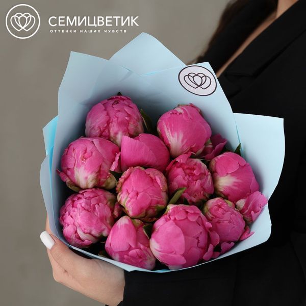 Букет из 11 ярко-розовых пионов Flemming Premium