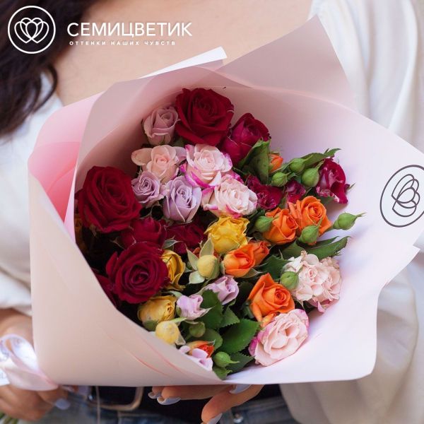 Букет из 9 кустовых роз 40 см микс (Кения) в розовой пленке