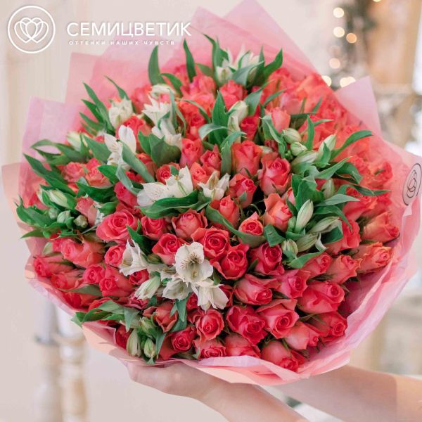 Букет из 101 розовой розы 40 см (Кения) и 10 альстромерий