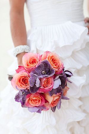 Свадебный букет из роз и орхидеи ванды
