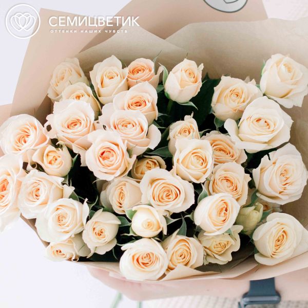 Букет из 11 кремовых кустовых роз 40 см (Эквадор)