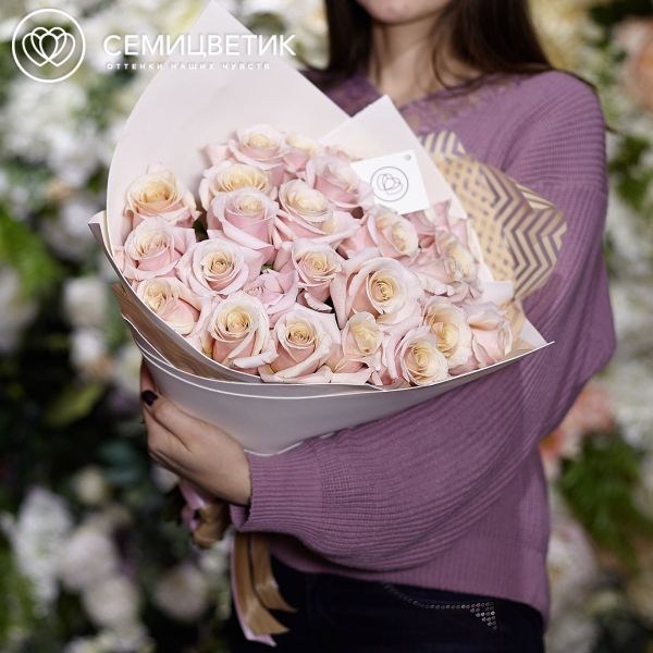 Букет из 25 нежно-розовых роз Mother of pearl 50 см (Эквадор)