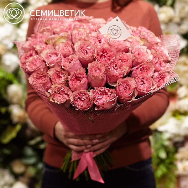 Букет из 51 розовых пионовидных роз Love Me Tender 40 см