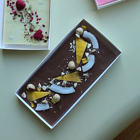 Шоколад ручной работы с манго, фундуком и кокосом 100 гр