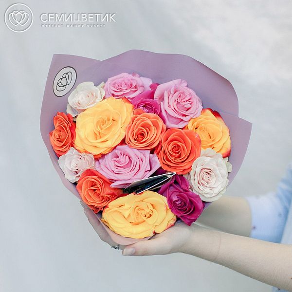 15 роз микс 50 см (Эквадор) в натуральной сетке ZL