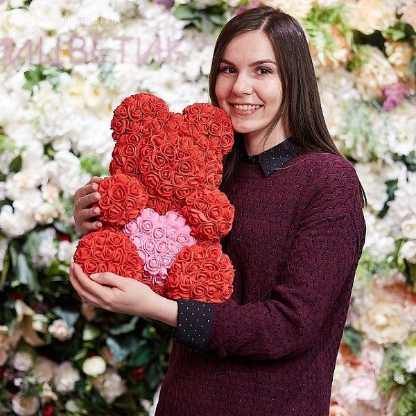 Мишка из роз красный с розовым сердечком 40 см