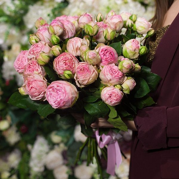 Букет из 25 нежно-розовых пионовидных роз Bridal Piano 40 см