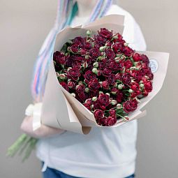 Букет из 15 красных кустовых роз 70 см (Россия)