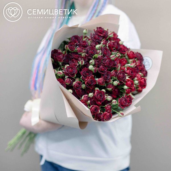 Букет из 15 красных кустовых роз 70 см (Россия)