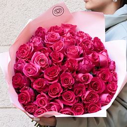 Букет из 51 ярко-розовой розы Pink Floyd 50 см (Эквадор) в розовой пленке