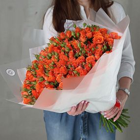 Букет из 25 оранжевых кустовых роз 40-50 см (Россия)