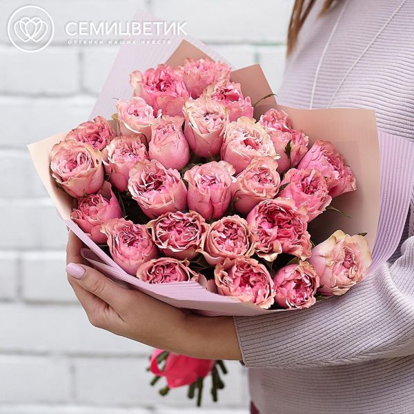 Букет из 25 розовых пионовидных роз Love Me Tender 40 см