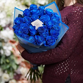 Букет из 25 синих роз 60 см (Эквадор) в голубой пленке
