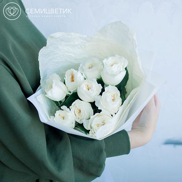 Букет из 9 белых пионовидных роз White O'Hara 40 см