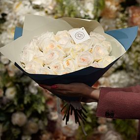 Букет из 25 белых пионовидных роз White O'Hara 40 см