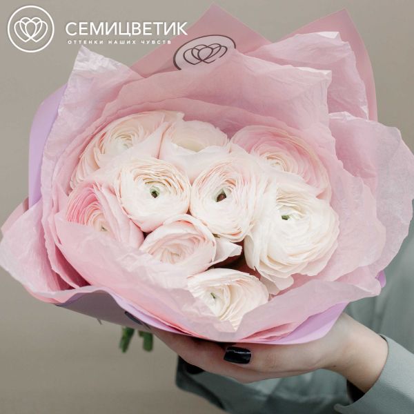 Букет из 9 нежно-розовых ранункулюсов