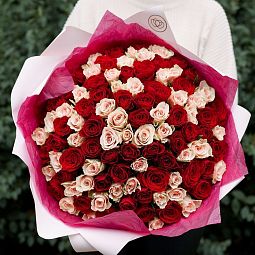 Букет из 101 красной и нежно-розовой розы 40 см (Кения)