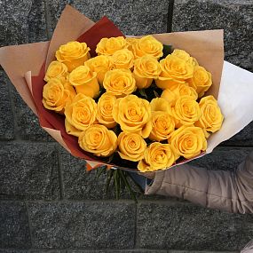 Букет из 25 желтых роз Sonrisa 50 см (Эквадор)
