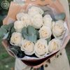 Букет из 11 белых роз (Эквадор) 50 см Vendela с эвкалиптом