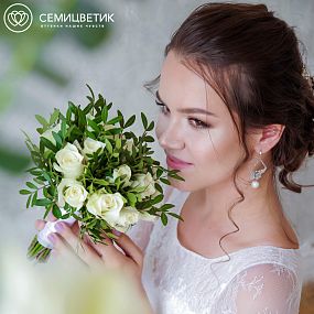 Свадебный букет из кенийской розы и зелени