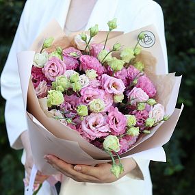 Букет из 25 розовых лизиантусов