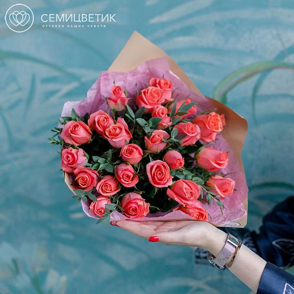 25 розовых роз (Кения) Premium 40 см с эвкалиптом