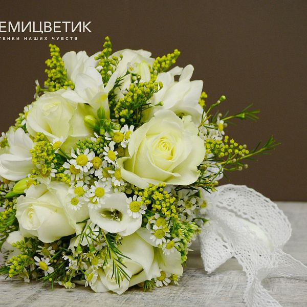 Свадебный букет из фрезии и солидаго
