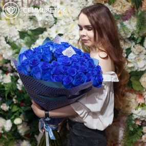 Букет из 51 синей розы 60 см (Эквадор) в голубой пленке