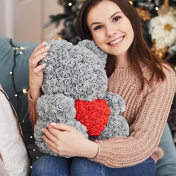 Мишка из роз серый с красным сердечком 40 см
