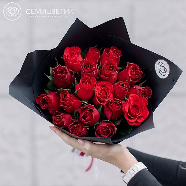 19 красных роз (Кения) 40 см Premium
