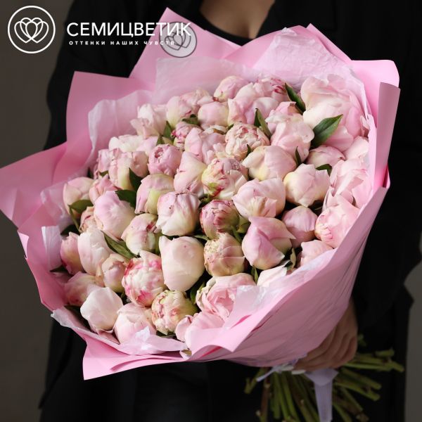 Букет из 51 нежно-розового пиона Gardenia Premium