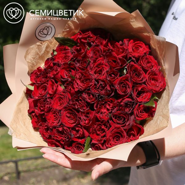 Букет из 51 красной с темной каймой розы Магия 35-40 см (Россия)