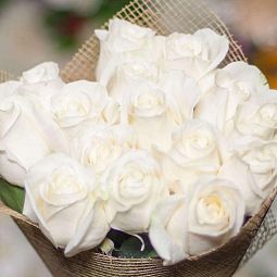 Букет из 13 белых роз Vendela 50 см (Эквадор)
