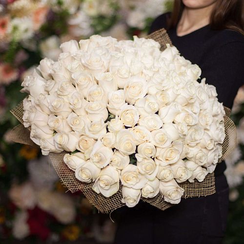 Белые розы Vendela 50 см (Эквадор)