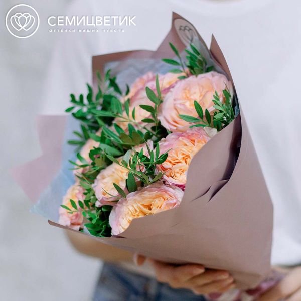 Букет из 9 персиковых пионовидных роз Flash Back 40 см c фисташкой