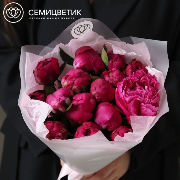 Букет из 15 ярко-розовых пионов Red Sarah Bernhardt Premium