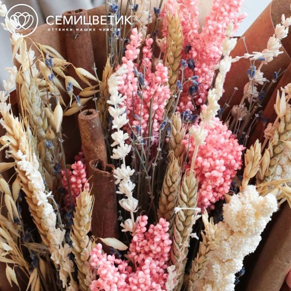 Букет из сухоцветов с пшеницей, корицей, овсом и сетарией