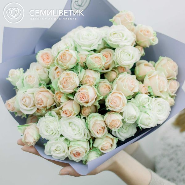 Букет из 15 кремово-белых кустовых роз 40 см (Эквадор)
